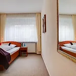 Consul Hotel 3*