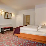 Consul Hotel 3*