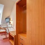 Consul Hotel 3*