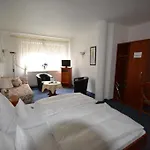Consul Hotel 3*