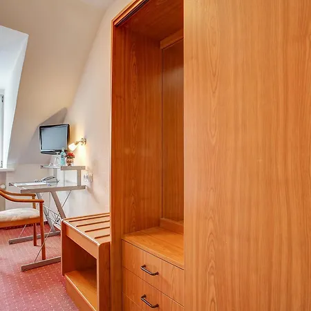 Ina Consul Hotel 3*